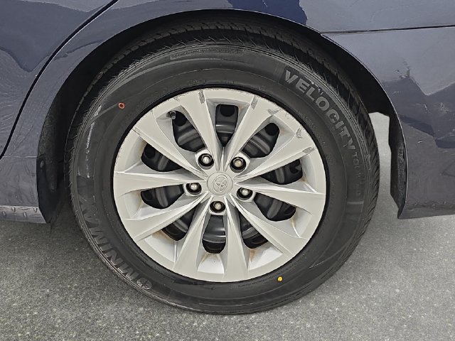 Used 2016 Toyota Camry LE FWD image 30
