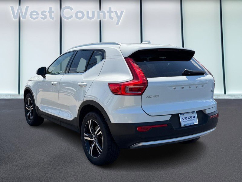 Certified 2025 Volvo XC40 B5 Core AWD/4WD image 7