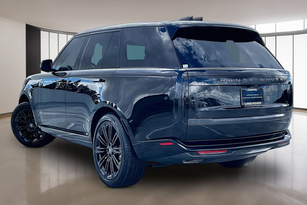 Used 2025 Land Rover Range Rover SE AWD/4WD image 4