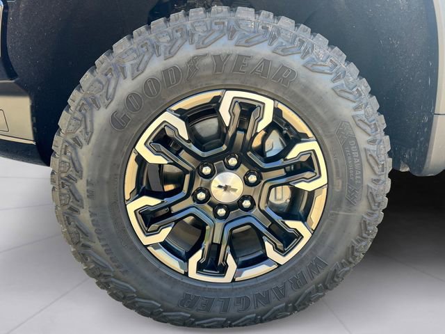 Used 2025 Chevrolet Silverado 1500 ZR2 w/ Technology Package AWD/4WD image 9