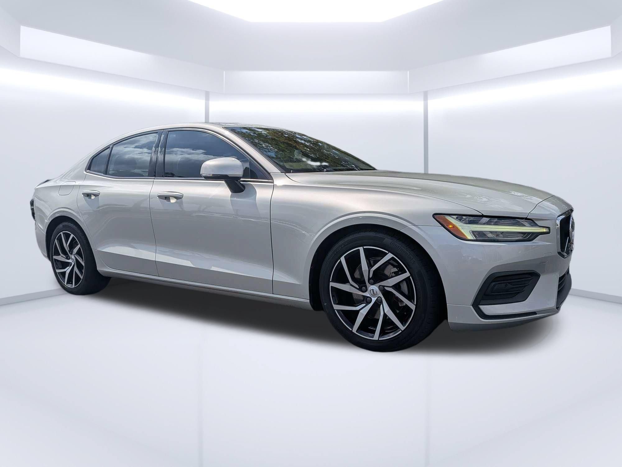Used 2020 Volvo S60 T5 Momentum FWD image 1