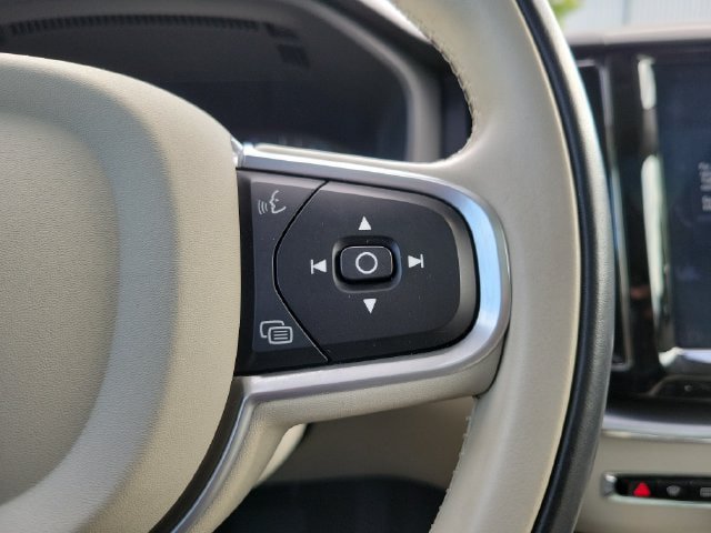 Used 2020 Volvo XC60 T5 Momentum AWD/4WD image 26