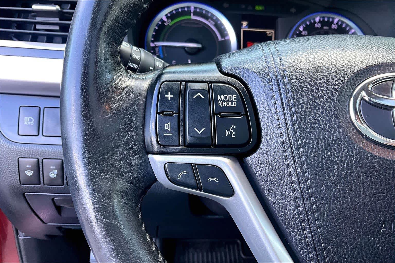 Used 2019 Toyota Highlander Limited Platinum AWD/4WD image 23