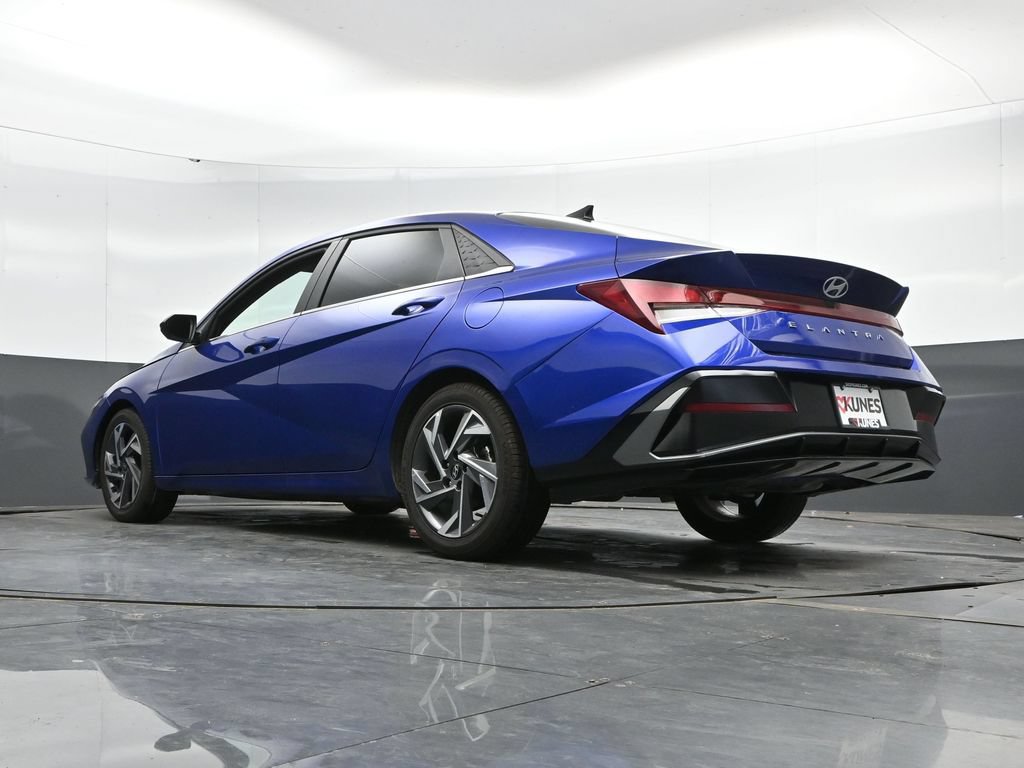 Used 2025 Hyundai Elantra SEL FWD image 44