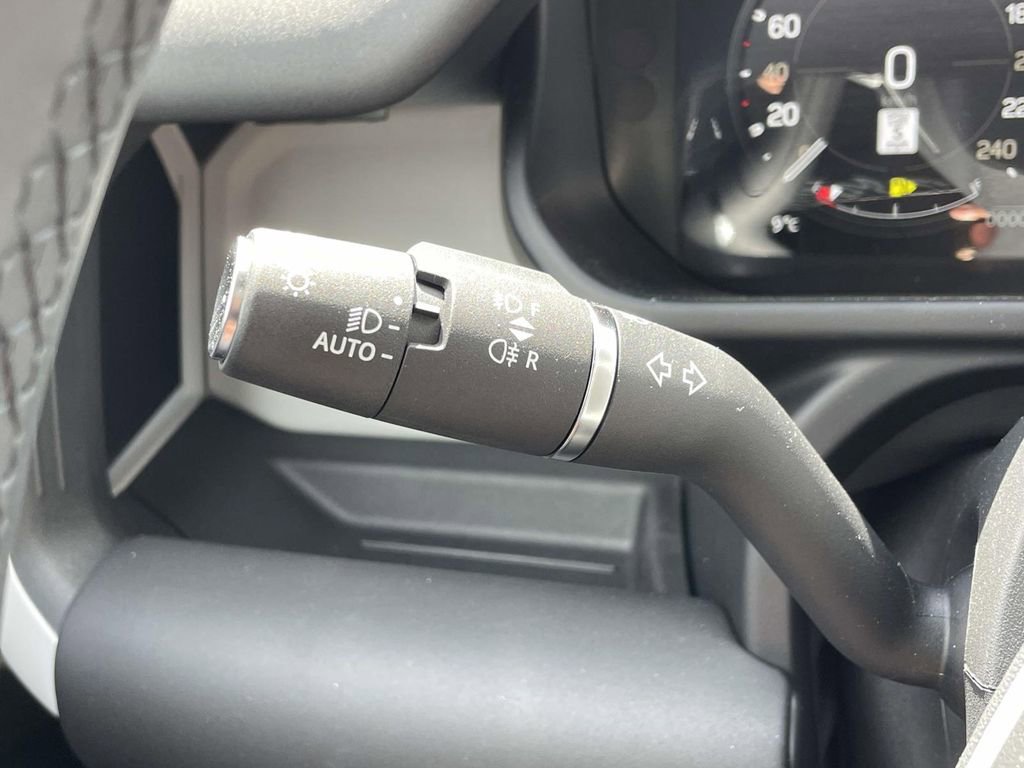 New 2026 Land Rover Defender 130 X-Dynamic SE AWD/4WD image 38