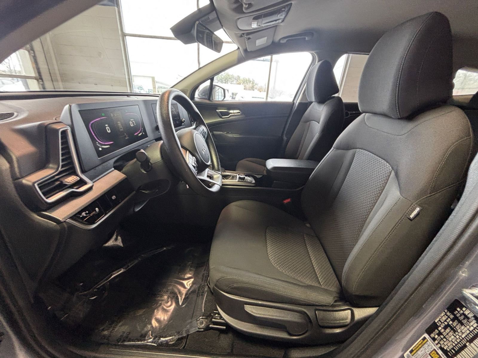 Used 2025 Kia Sportage LX image 31