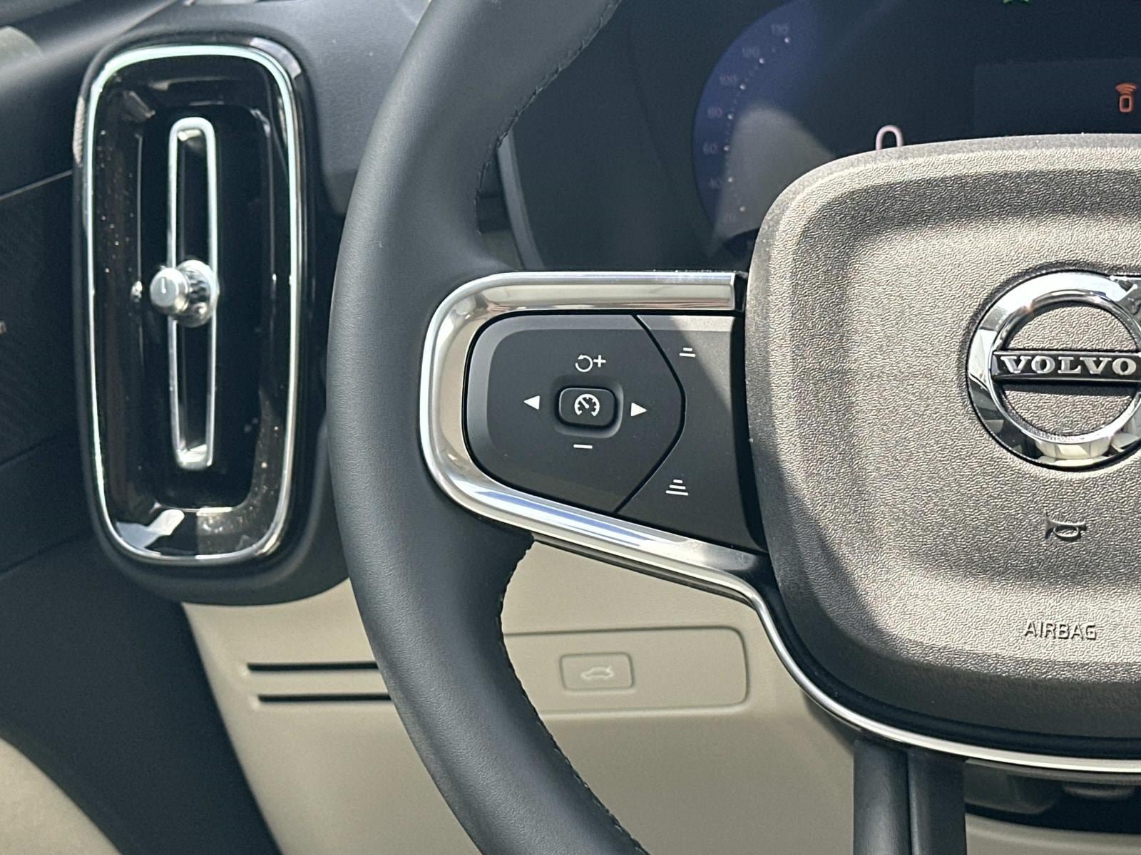 New 2026 Volvo XC40 B5 Ultra w/ Climate Package AWD/4WD image 8
