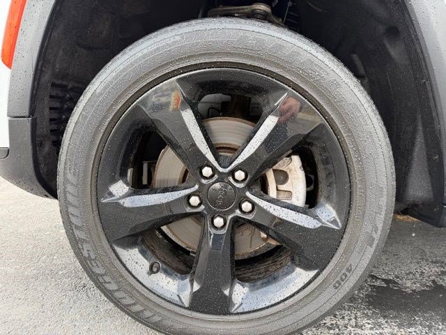 Used 2022 Jeep Grand Cherokee L Laredo image 24