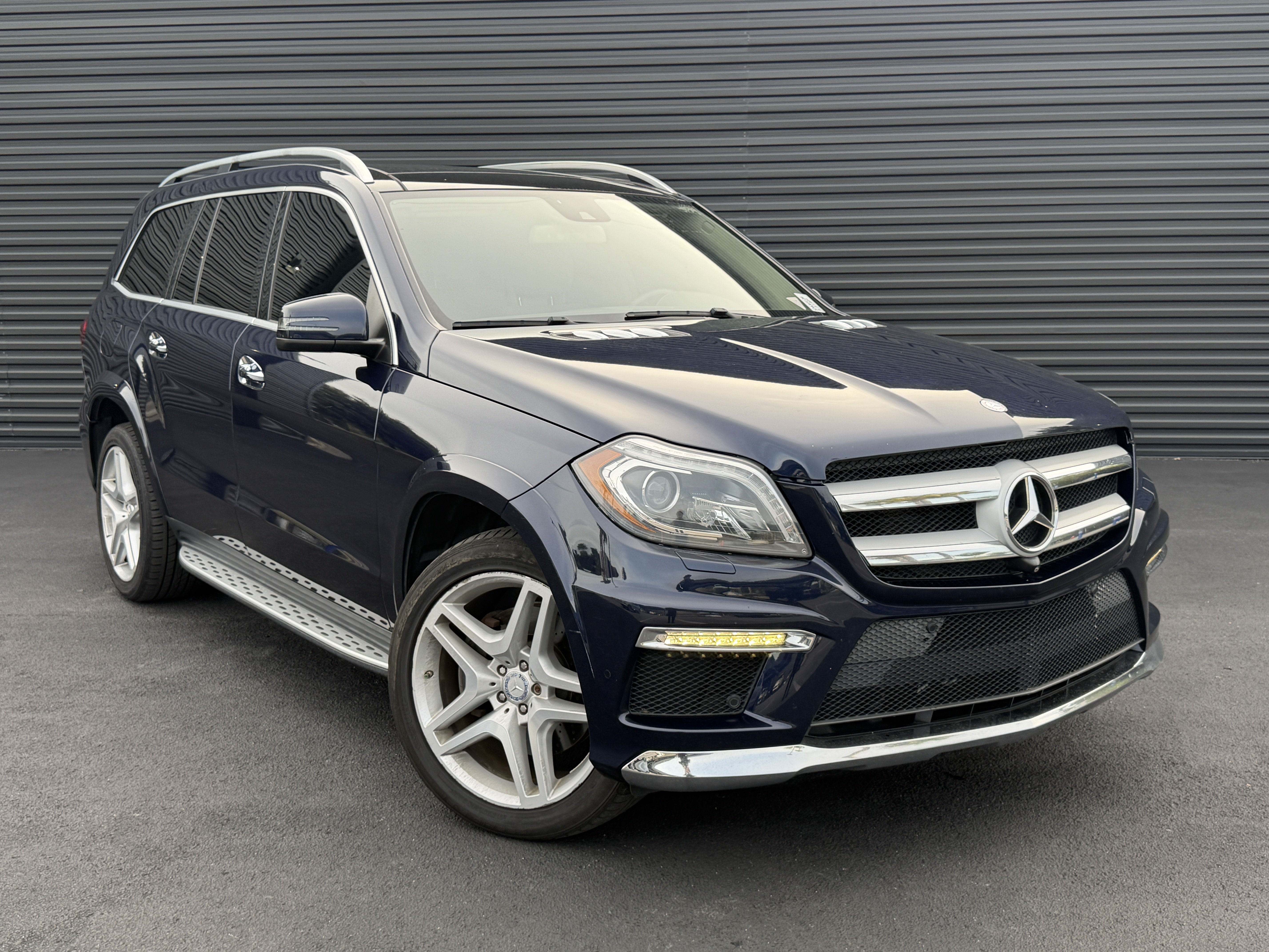 Used 2015 Mercedes-Benz GL 550 4MATIC image 6
