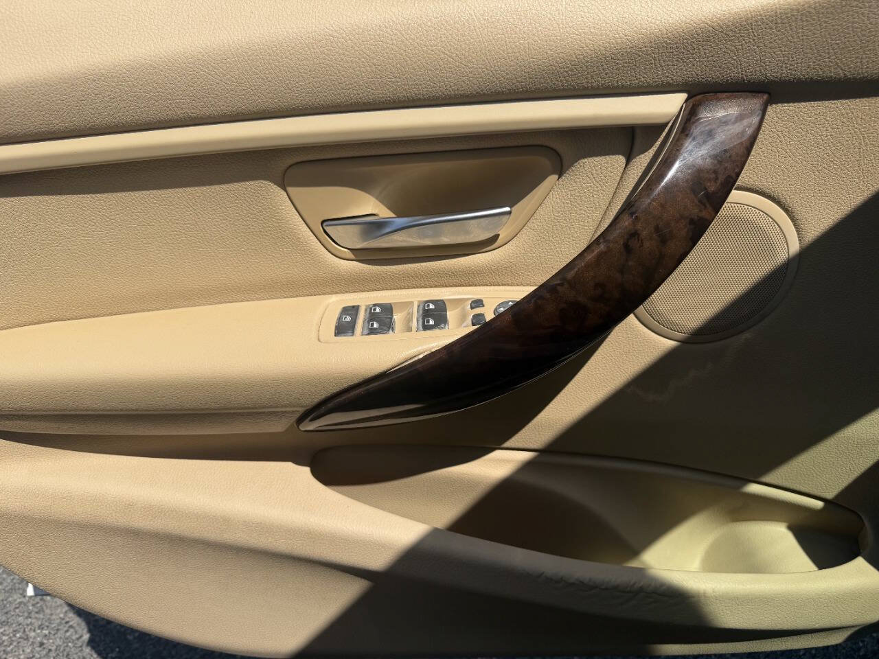 Used 2014 BMW 320i xDrive Sedan AWD/4WD image 28