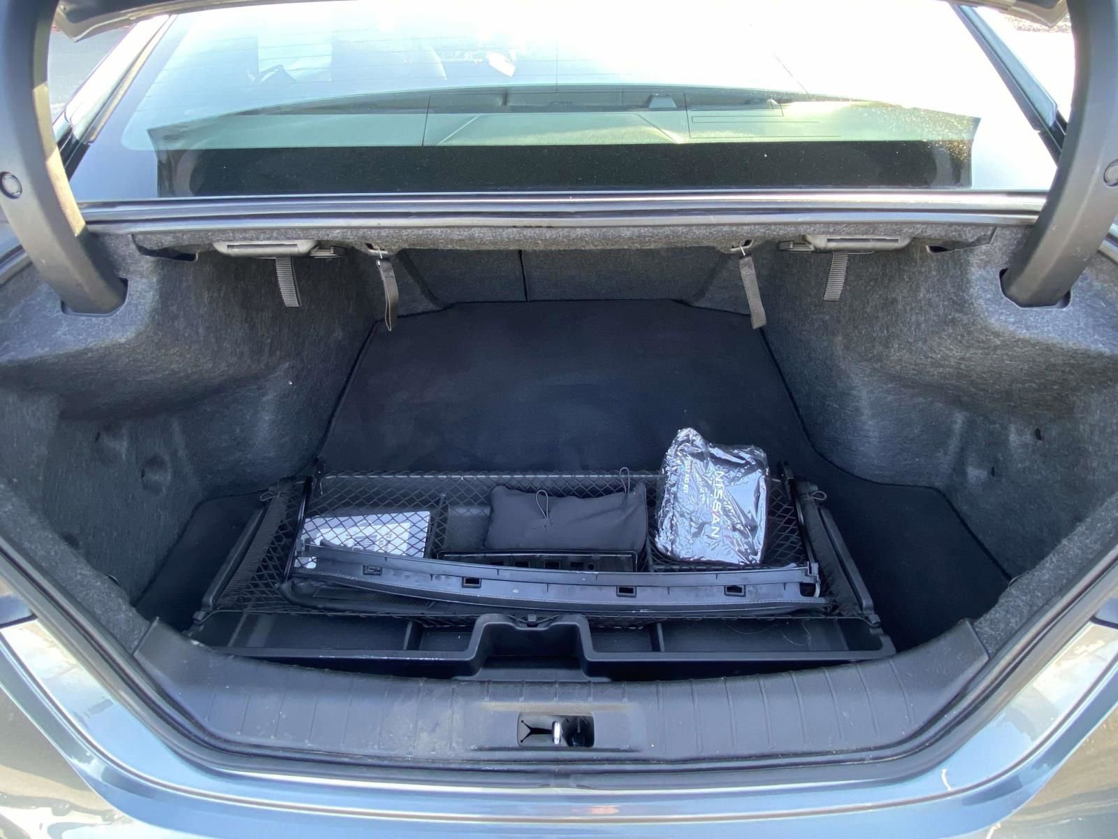 Used 2022 Nissan Maxima SR w/ Sport Mat Group image 9