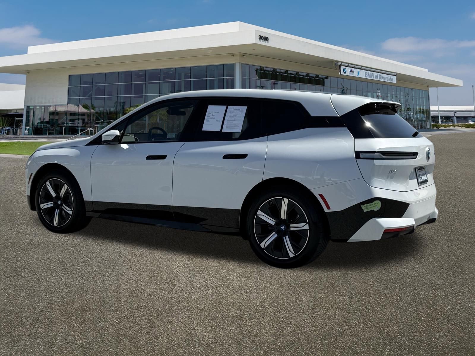 Used 2023 BMW iX xDrive50 w/ Sport Package image 8