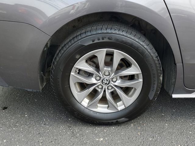 Used 2023 Toyota Sienna XLE FWD image 5