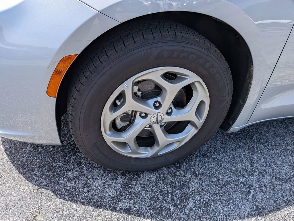 Used 2024 Chrysler Pacifica Limited image 9