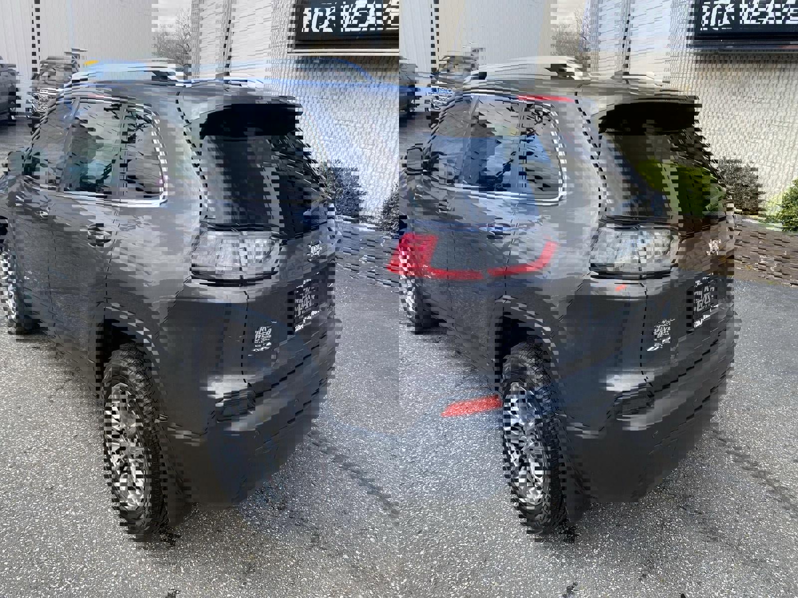 Used 2020 Jeep Cherokee Latitude Plus w/ Cold Weather Group image 6