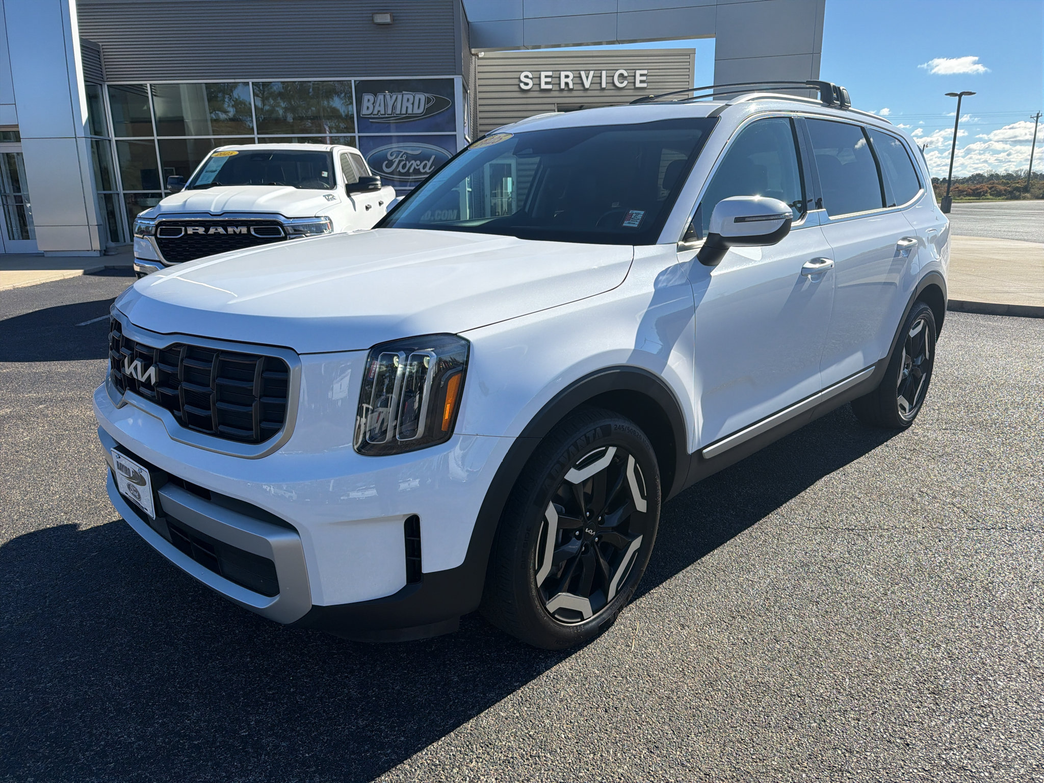 Used 2025 Kia Telluride S AWD/4WD image 2