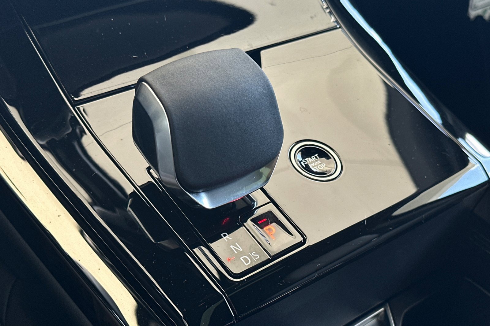 New 2025 Land Rover Range Rover Sport SE image 19