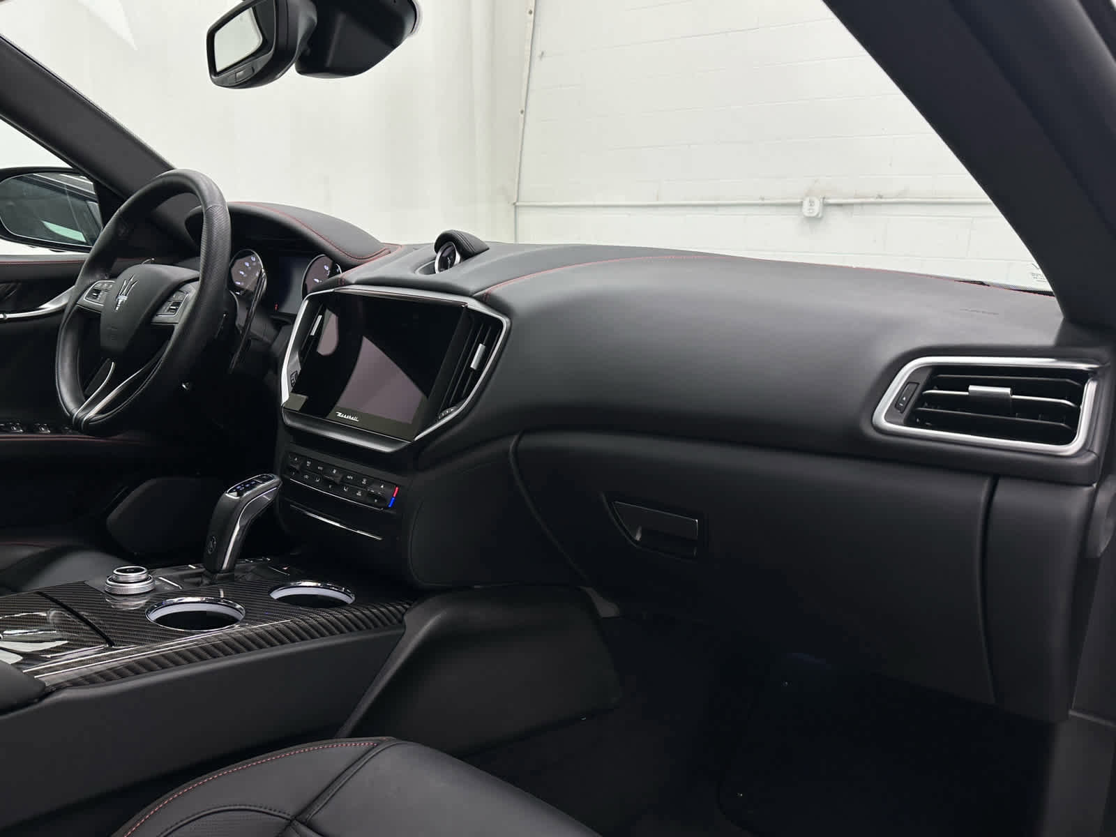 Used 2022 Maserati Ghibli Trofeo image 17