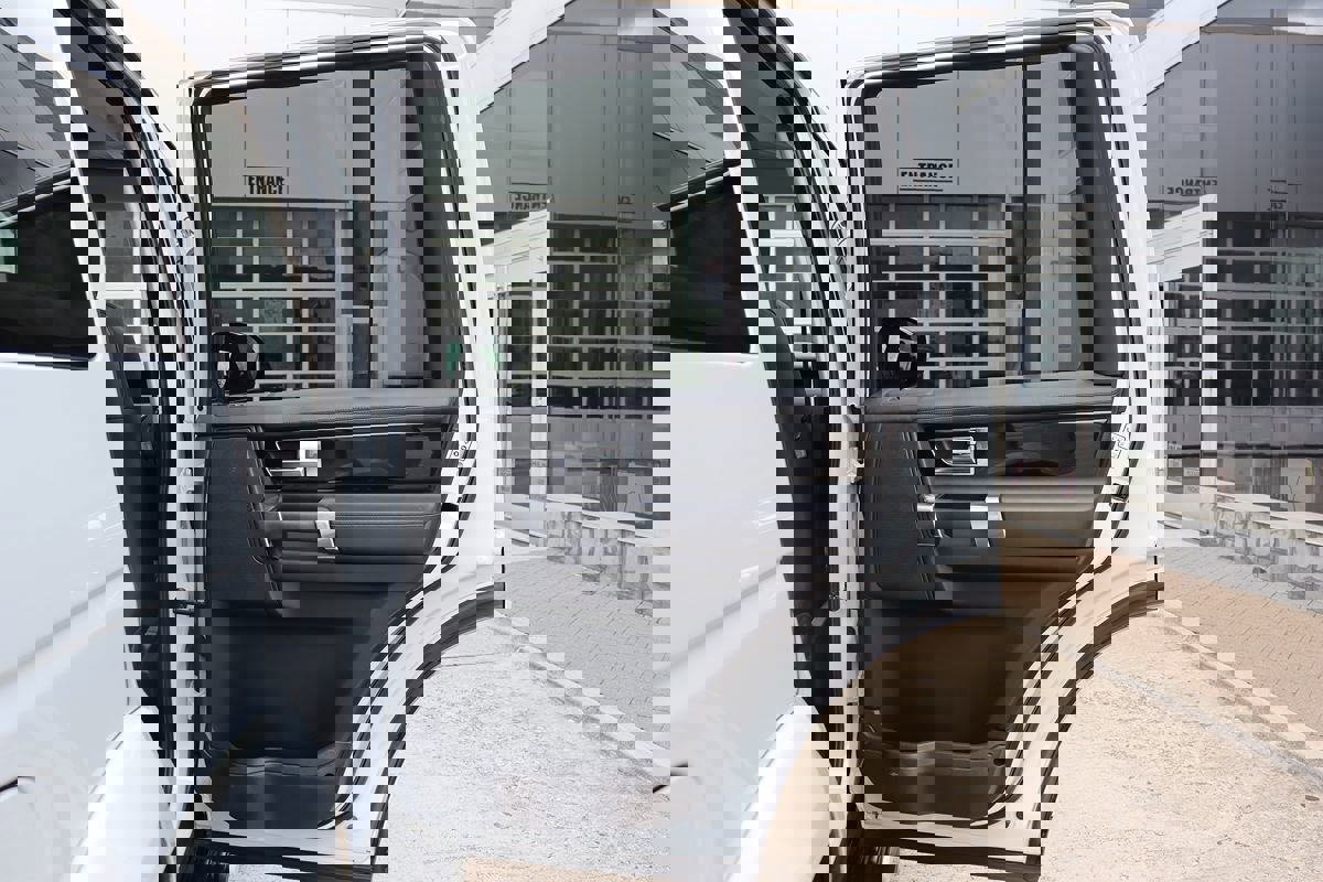 Used 2016 Land Rover LR4 HSE LUX image 49