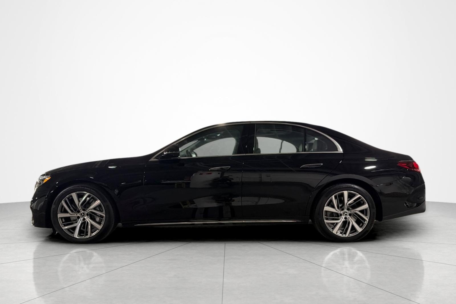 New 2027 Mercedes-Benz E 450 4MATIC Sedan image 2
