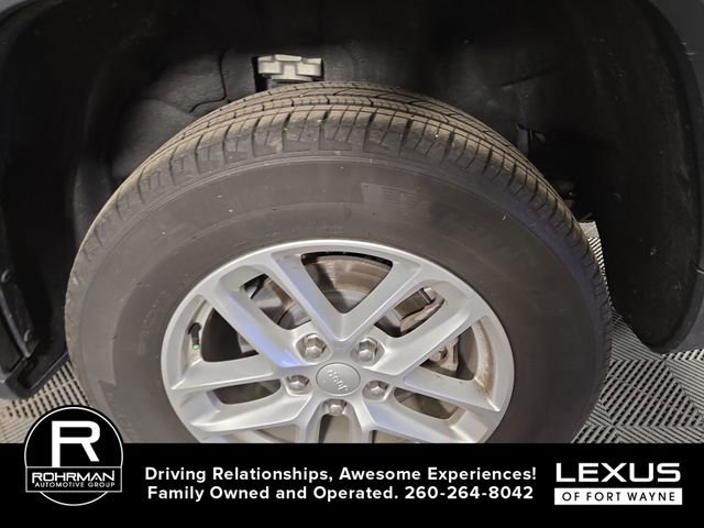 Used 2023 Jeep Grand Cherokee Laredo w/ Luxury Tech Group I image 12