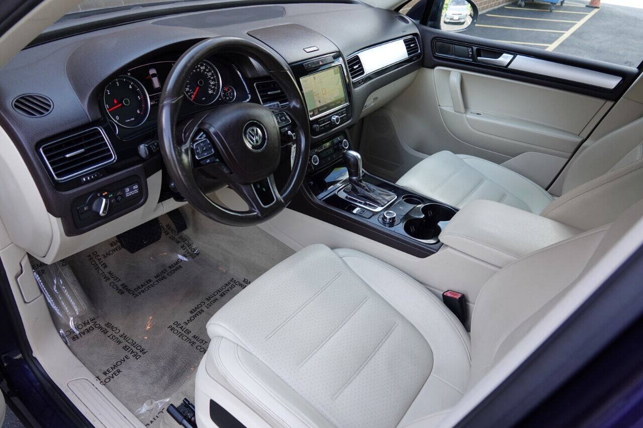 Used 2012 Volkswagen Touareg Sport AWD/4WD image 3