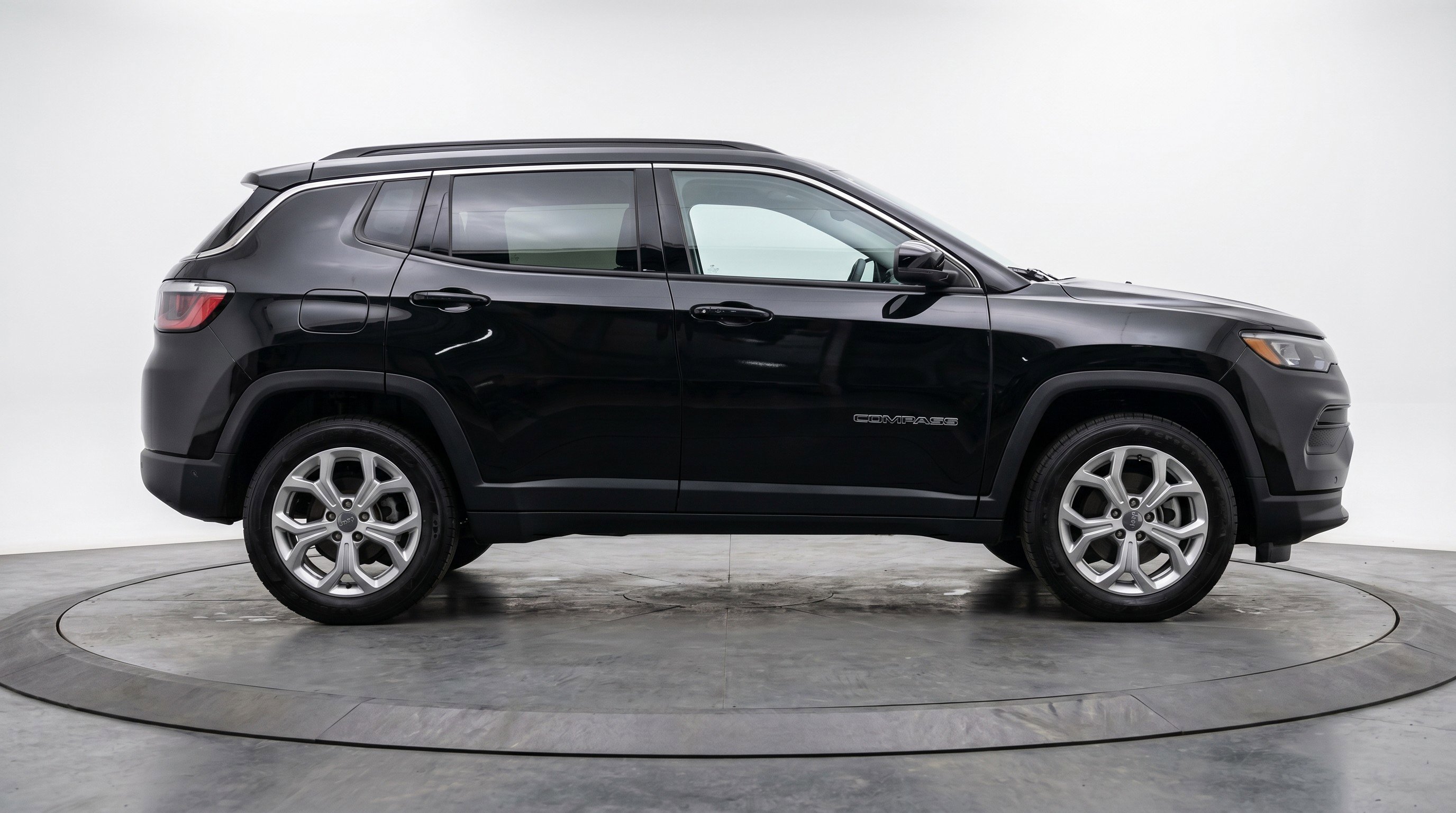 Used 2025 Jeep Compass Latitude AWD/4WD image 11