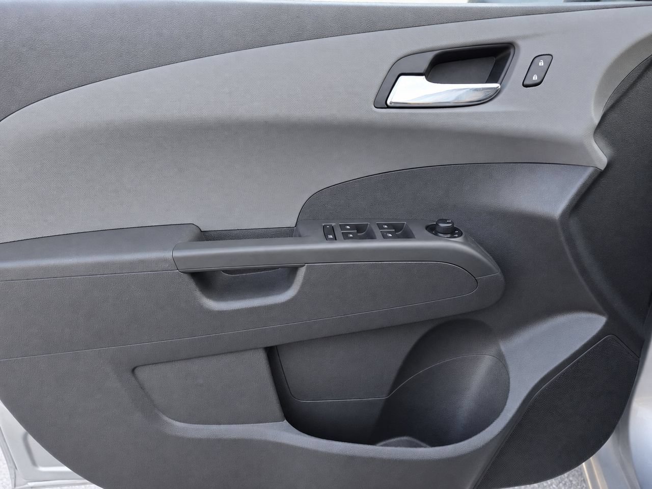 Certified 2019 Chevrolet Sonic LT w/ Convenience Package FWD image 11
