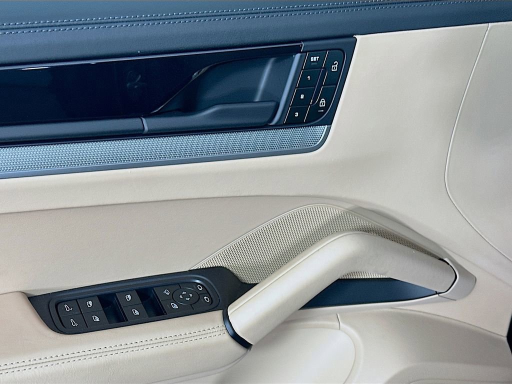 Certified 2025 Porsche Cayenne image 20