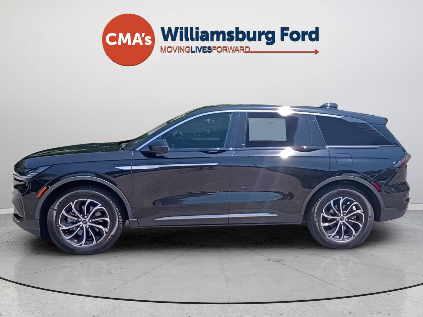 Used 2025 Lincoln Nautilus Premier AWD/4WD image 2