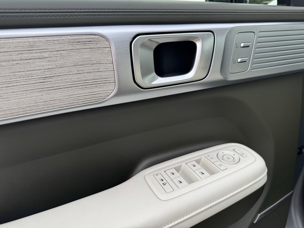 Used 2025 Hyundai Santa Fe Calligraphy image 12
