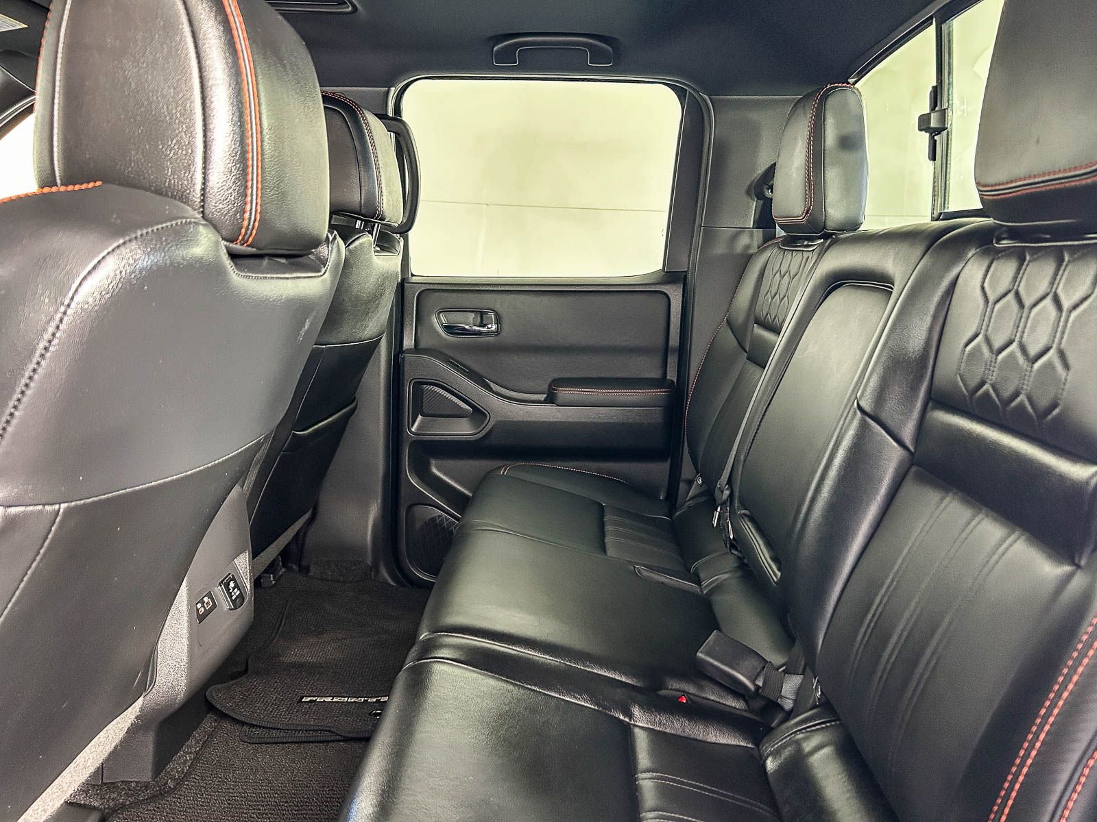 Used 2023 Nissan Frontier Pro-X w/ Pro-X Premium Package image 21