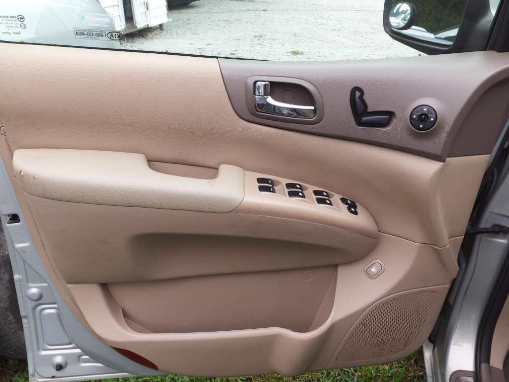 Used 2012 Kia Sedona EX image 8