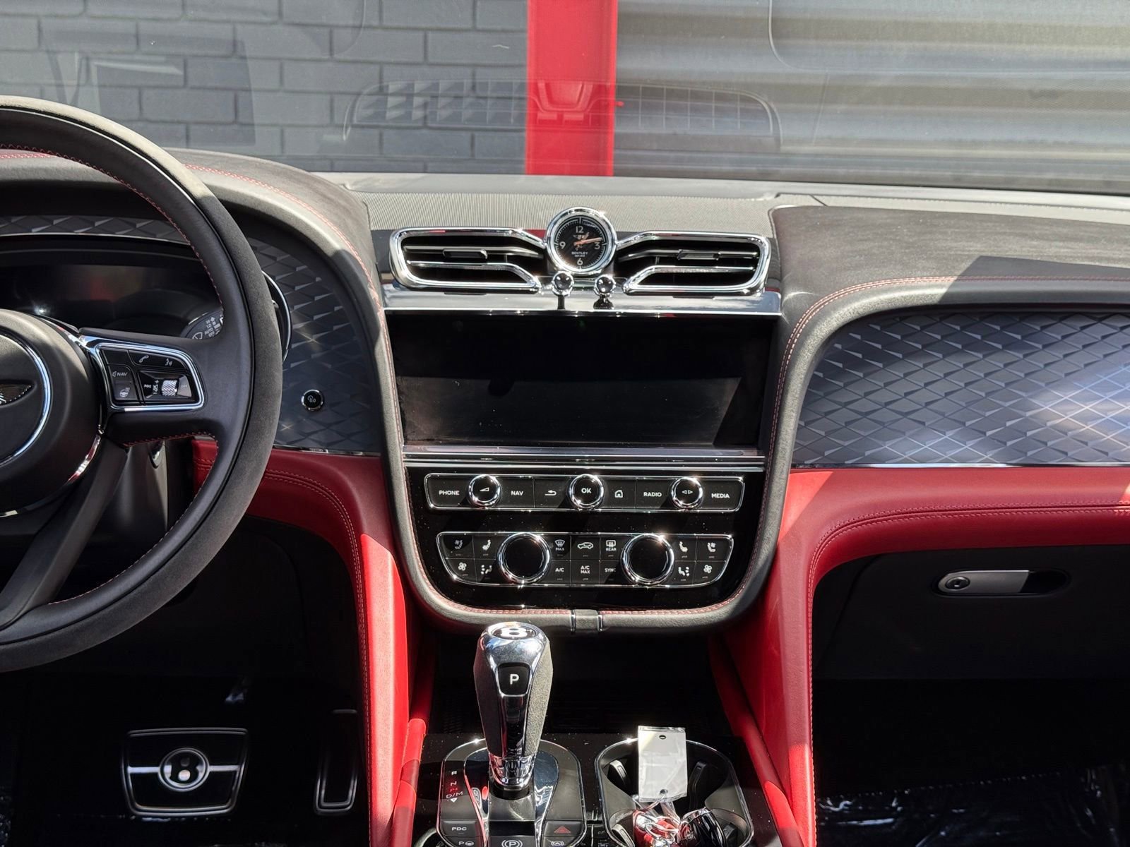 Used 2022 Bentley Bentayga AWD/4WD image 30