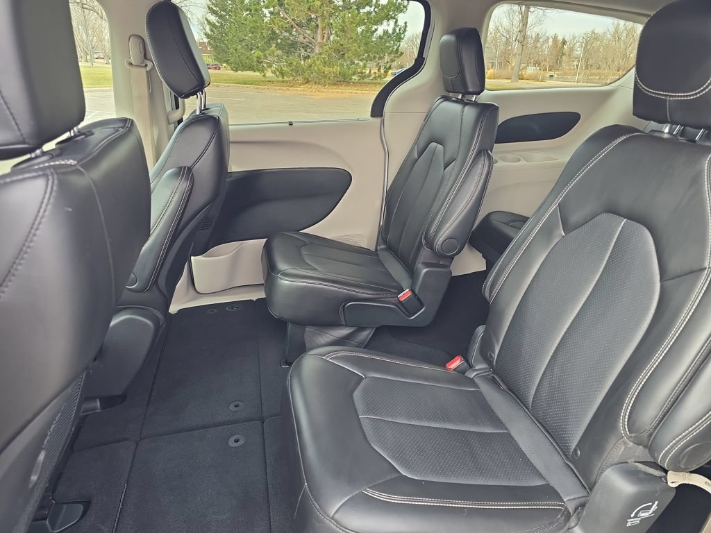 Used 2024 Chrysler Pacifica Touring-L FWD image 24