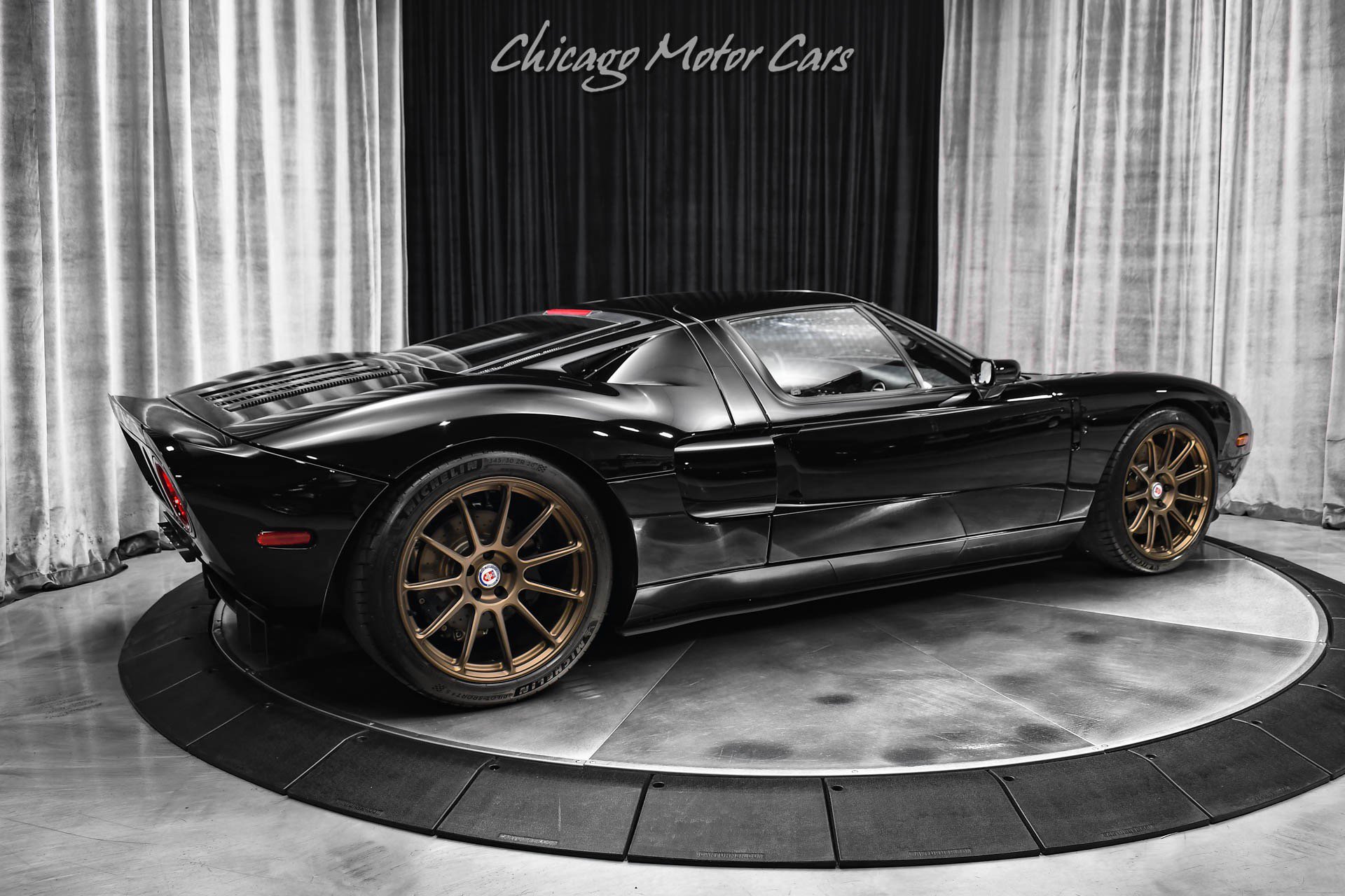 Used 2006 Ford GT RWD image 5