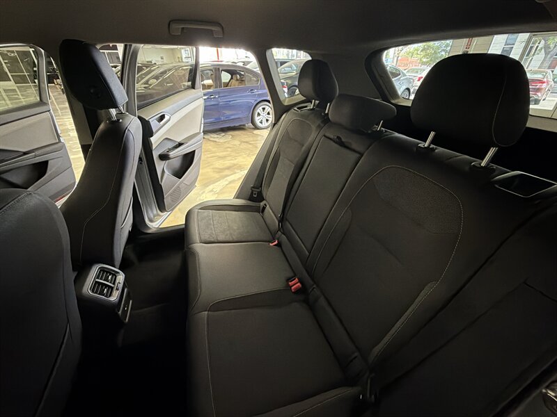 Used 2024 Volkswagen Taos SE FWD image 25