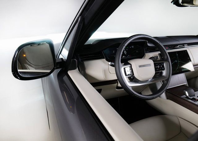 New 2026 Land Rover Range Rover Long Wheelbase SE image 21