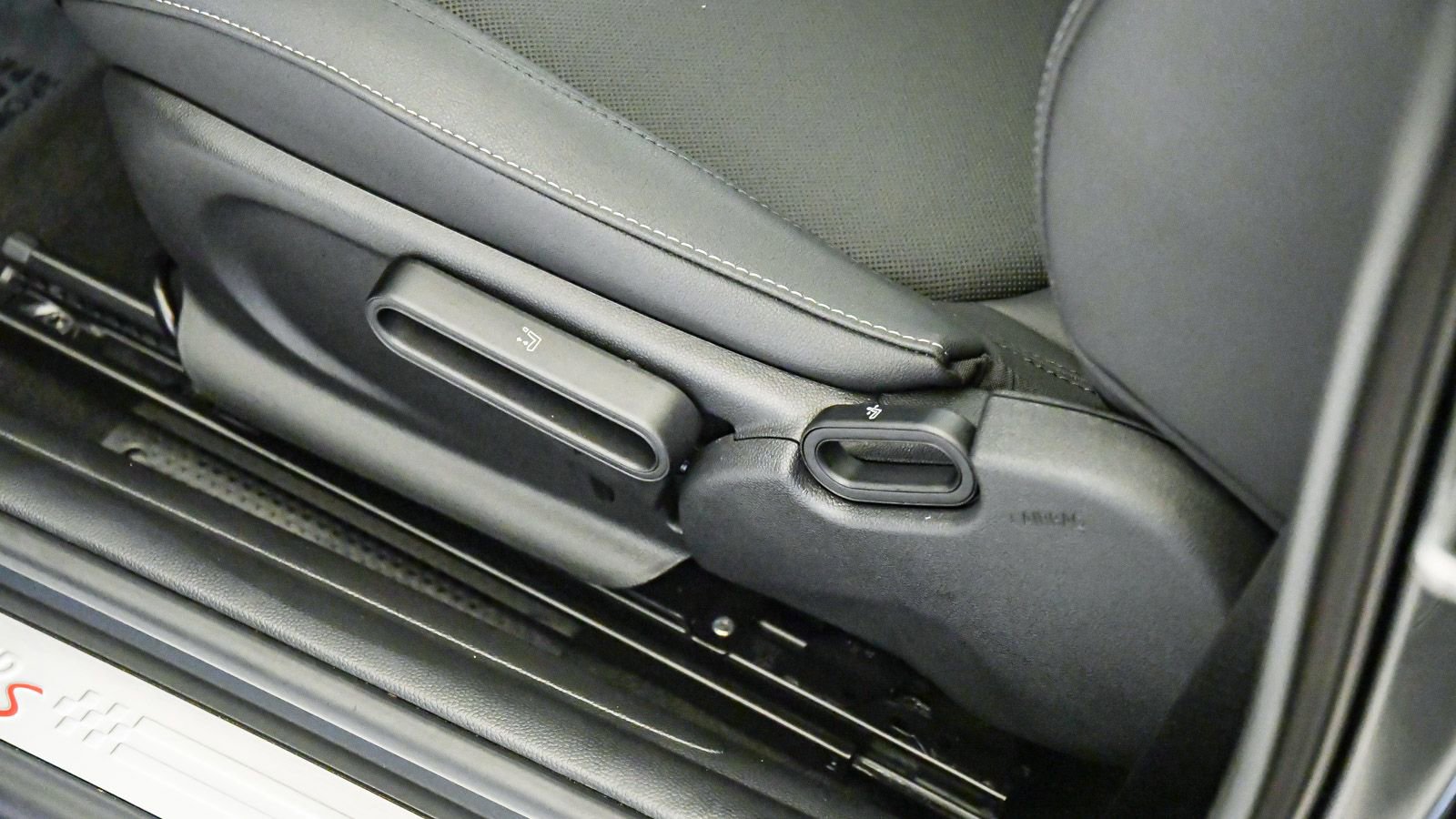 Certified 2024 MINI Cooper S image 24