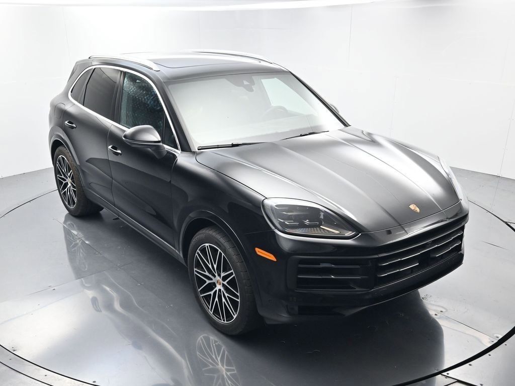 Certified 2025 Porsche Cayenne AWD/4WD image 40