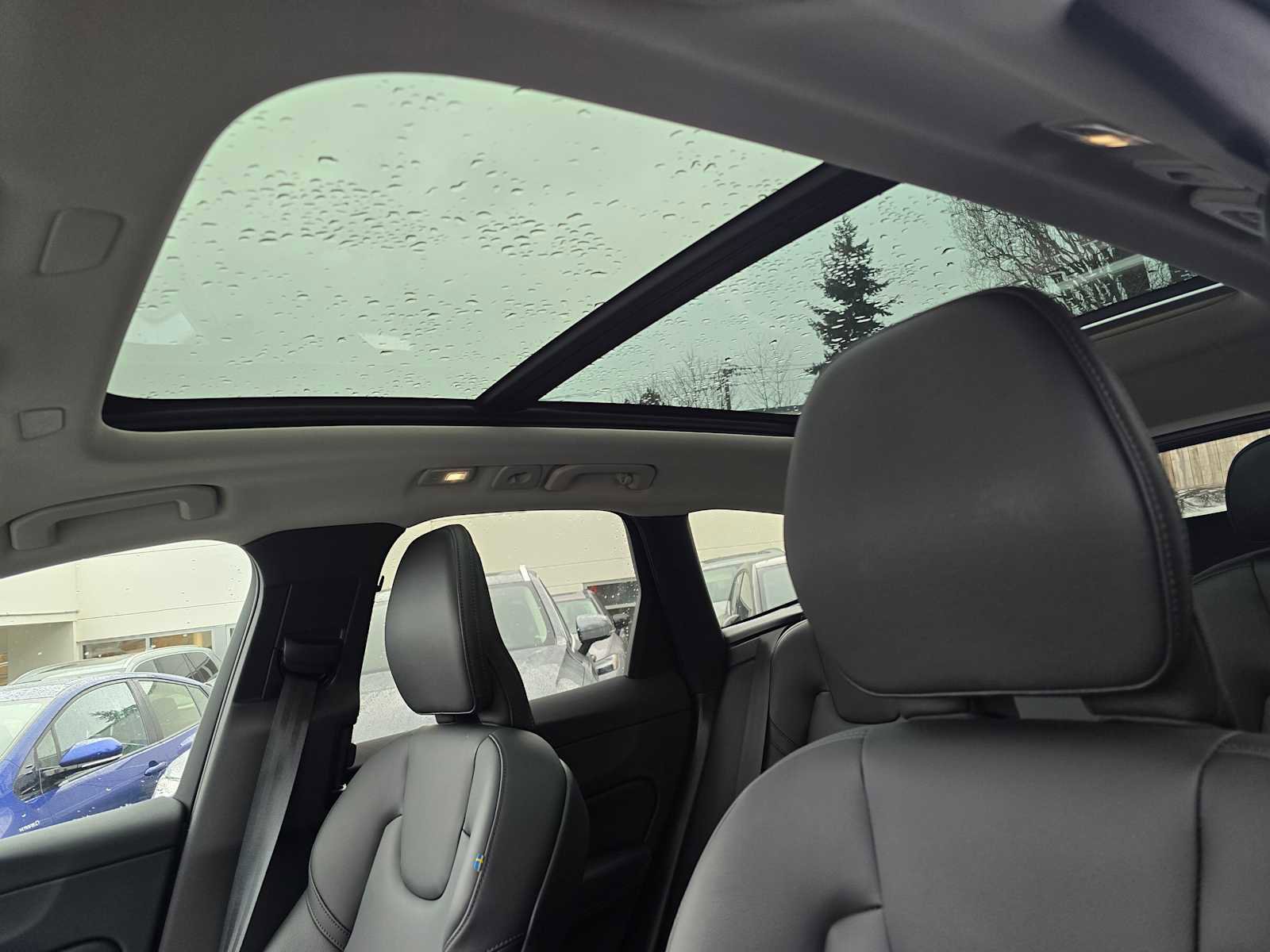 Certified 2025 Volvo XC60 B5 Core w/ Protection Package Premier image 23