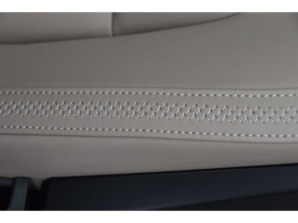 Certified 2026 Volvo XC90 B5 Core w/ Protection Package Premier image 33