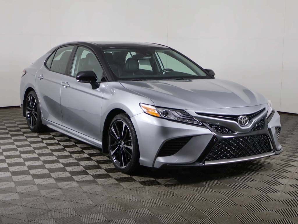 Used 2020 Toyota Camry XSE FWD image 2