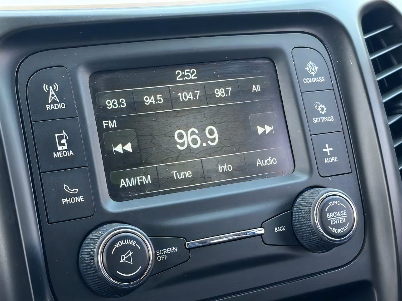 Used 2016 Jeep Cherokee Sport FWD image 22