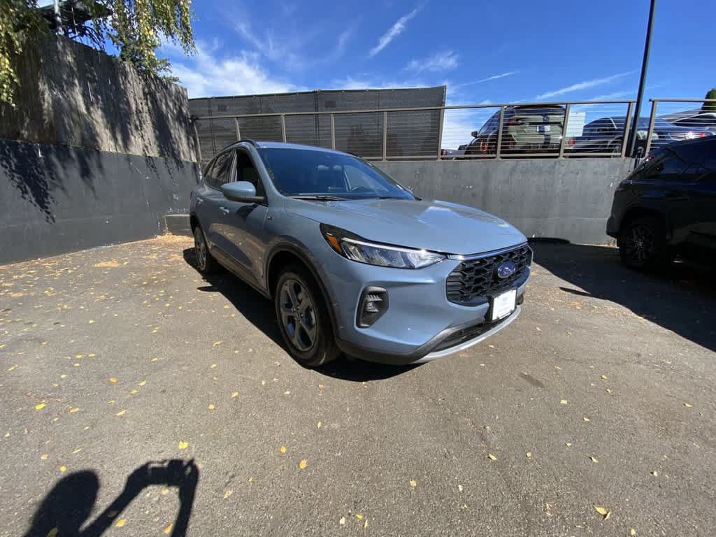 Used 2025 Ford Escape ST-Line Select AWD/4WD image 8