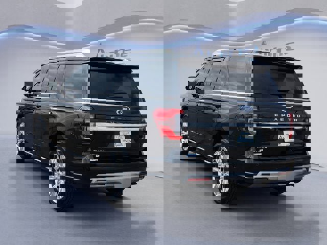 Used 2023 Ford Expedition Platinum image 3