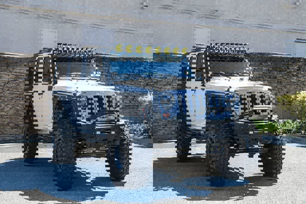 Used 2015 Jeep Wrangler Freedom Edition image 3