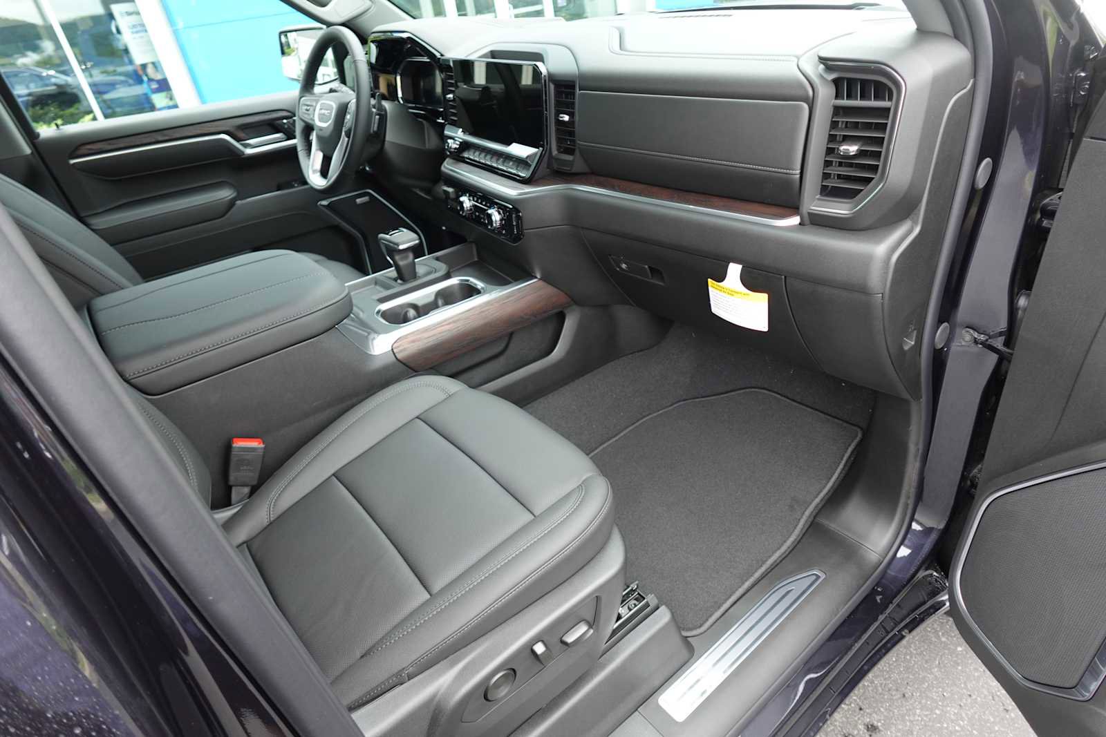 New 2026 GMC Sierra 1500 SLT w/ SLT Convenience Package image 32