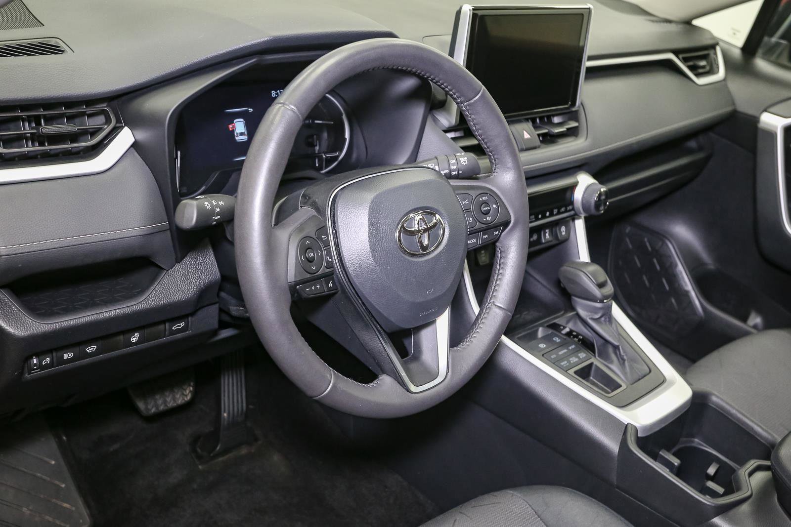Used 2024 Toyota RAV4 XLE w/ Convenience Package image 24