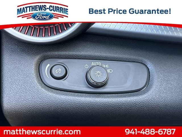 Used 2025 Chevrolet Trax RS w/ Sunroof Package image 23